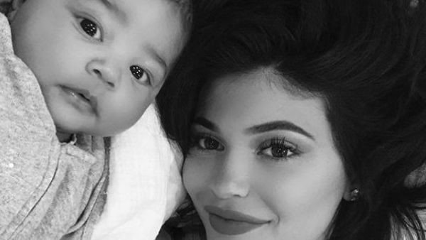 كايلي جينر مع ابنتها ستورمي