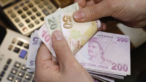 بعد الهبوط تتعافى.. تدابير حكومية وشعبية لإنعاش الليرة التركية