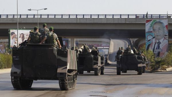 LEBANON, Beirut : Lebanese army troops patrol the airport road on the southern outskirts of Beirut on August 9, 2013, following the kidnapping by gunmen early in the morning of two pilots working for Turkish Airlines on the road leading to the airport. AFP PHOTO / ANWAR AMRO