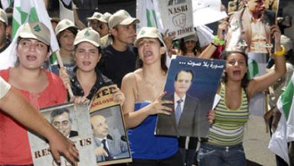 14 آذار يهاجم وزير الخارجية