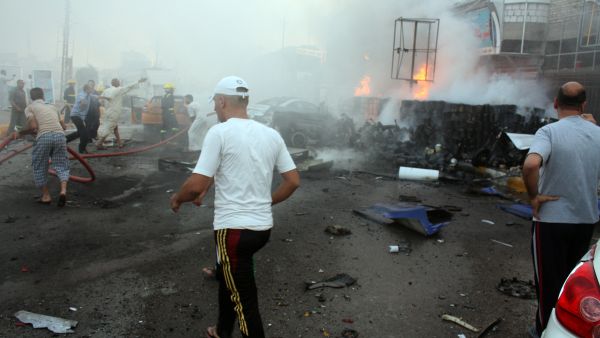  Iraqis rush to the scene of an explosion in the city of Nasiriyah, south of the Iraqi capital Baghdad (Source: AFP/STR)