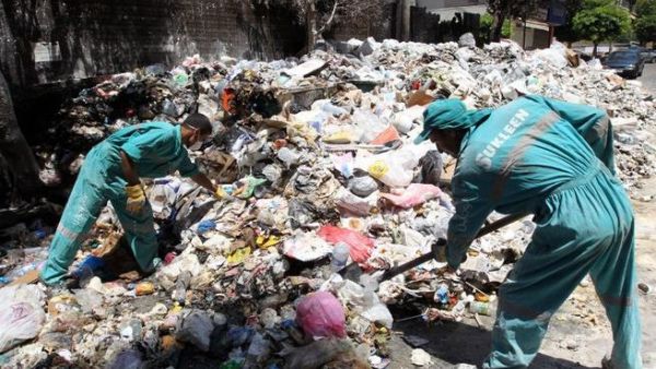 As of November, an estimated 100,000 tons of trash have accumulated in and around Beirut. (AFP/File)