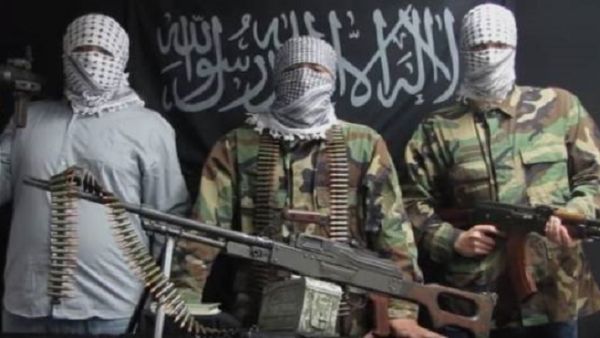 مسلحون ملثمون من سرايا الشيخ أحمد الأسير