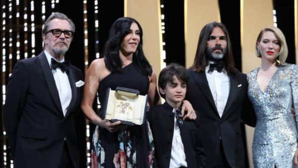 Nadine Labaki while receiving the award at Cannes Film Festival. (AFP)