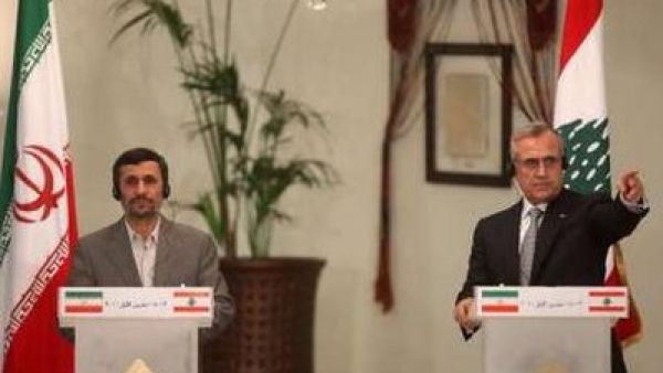 الرئيسان الايراني (يسار) واللبناني خلال مؤتمر صحفي مشترك في بيروت
