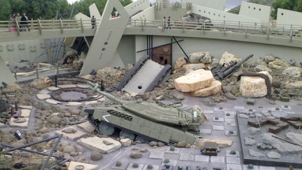 أنصار حزب الله يتدفقون على متنزه المقاومة في الجنوب