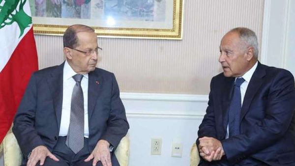 الرئيس اللبناني عون والأمين العام لجامعة الدول العربية أبو الغيط