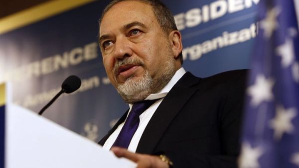 طلب ليبرمان من جيشه تكثيف الاستعدادات لأي سيناريو محتمل قد يحصل على الحدود مع غزة