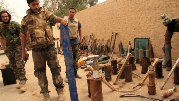 Forces loyal to the recognised parliament in the east of Libya collect improvised explosive devices (IED) on April 23, 2016, in the western suburbs of Benghazi. (AFP/Stringer)
