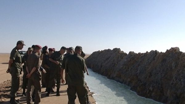 تونس تبني حاجزا على حدود ليبيا وتستعد لوضع مراقبة إلكترونية