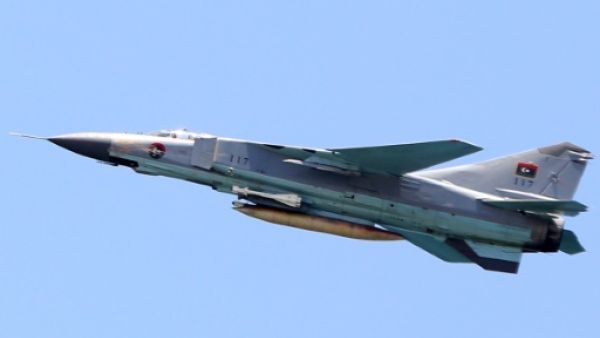 تحطم مقاتلة ليبية بعد ضربها مواقع لداعش شرق البلاد
