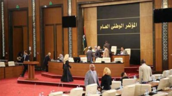 تعليق جلسة البرلمان الليبي المنتخب بعد إحراق سيارة خارج المبنى

