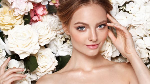 النوم على الظهر هو واحد من أفضل الأساليب لمكافحة التجاعيد