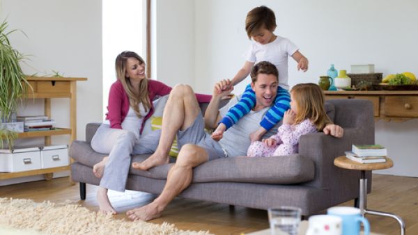 غرفة المعيشة الأكثر استخداماً حيث يجتمع فيها جميع أفراد العائلة

