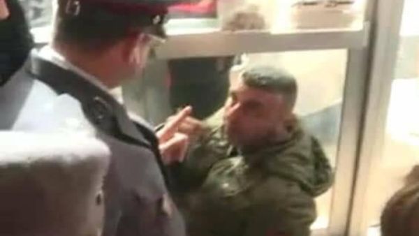 بررت مديرية الأمن الداخلي تصرف العميد بأنه ردة فعل لشتائم نابية تلقاها من العامل