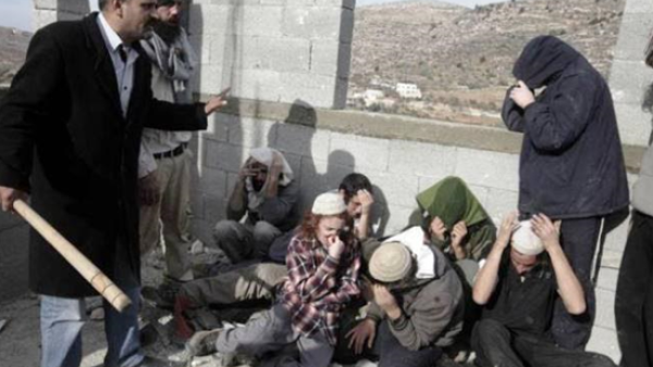 المستوطنون الأربعة هاجموا القرية وهم يحملون السلاح