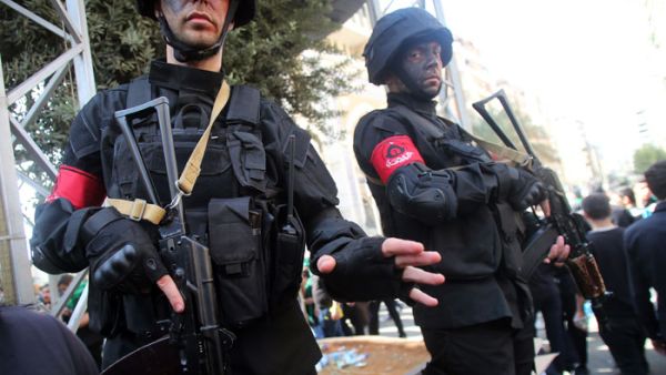 استعراضات تثير اللبنانيين 