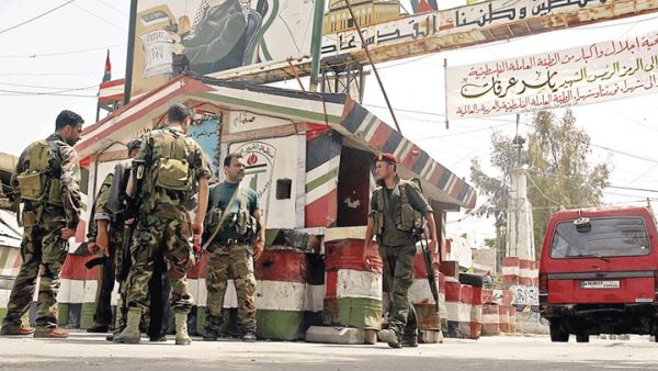 الجيش اللبناني يحتجز متشددا في مخيم فلسطيني
