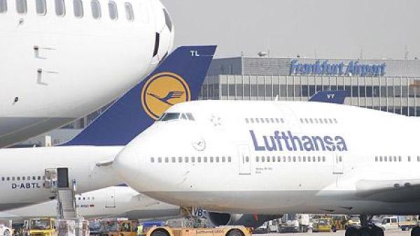 اضراب مطارات المانية يدفع شركة لوفتهانزا لإلغاء 800 رحلة جوية الثلاثاء
