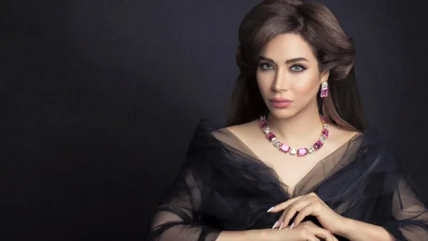 She video Snapchatted herself receiving the expensive jewels. (Facebook)