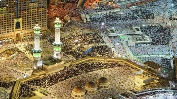 بالفيديو:مشهد مهيب بـ ليلة ختم القران في المسجد الحرام 