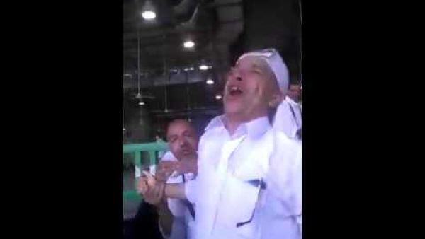 هذه حقيقة الرجل المصري الذي ادعى أنه استعاد بصره