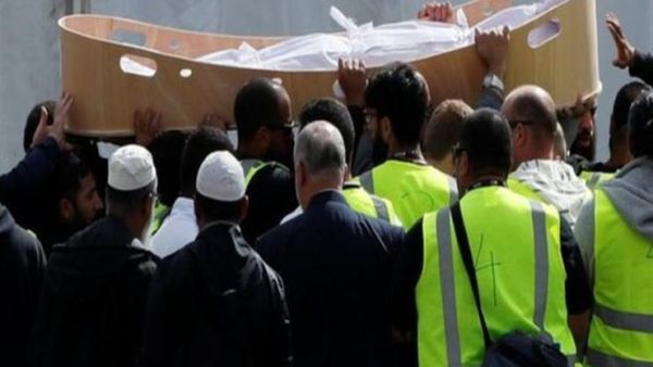 الشرطة النيوزيلندية تعلن الانتهاء من تحديد هويات جميع ضحايا مجزرة المسجدين
