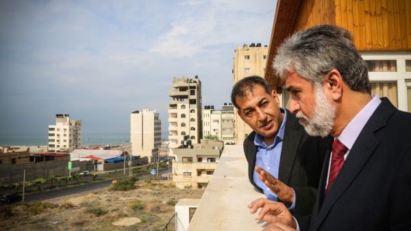 تسلم القائم بأعمال وزارة الاعلام الدكتور محمود خليفة، الأربعاء، مقر الوزارة في قطاع غزة.

