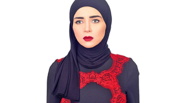 امتازت مكياج مي عز الدين بطلة مسلسل "رسايل" بصور مكياجها بأنه قوي