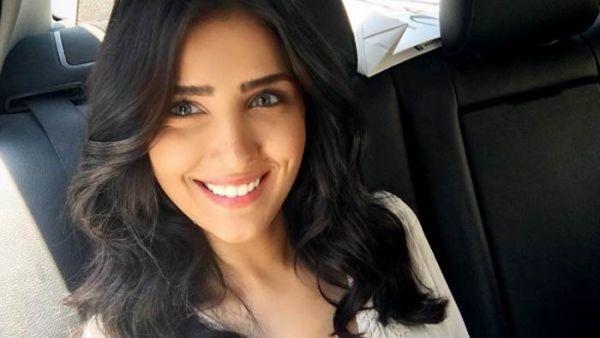 الفنانة مي عمر