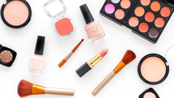 برج السرطان يحب استعمال الماركة الأمريكية Maybelline