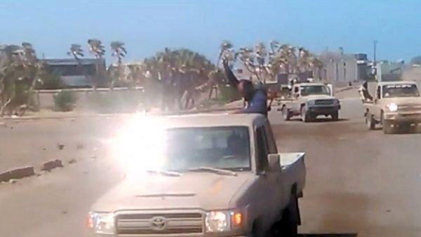 مسلحين على متن دراجات نارية اقتحموا سوق انجالغالاني وأطلقوا النار على الجموع  