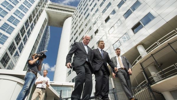 بعد إعلان الفلسطينيين توقيعهم على اتفاقية روما، ردت إسرئيل بوقف تحويل أموال الضرائب الفلسطينية إلى رام الله