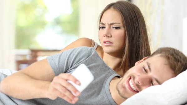 من أغرب الأسباب التي قدمها العلماء والتي تدفع الرجل للخيانة هي الخيانة بالوراثة