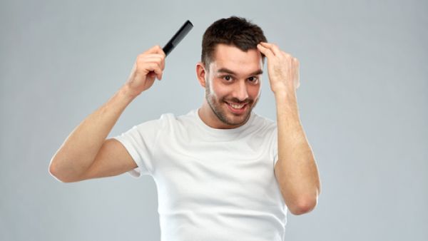 عزيزي الرجل زيت الزيتون مع كريم يرطب الشعر ويجعل بصيلات الشعر طويلة 