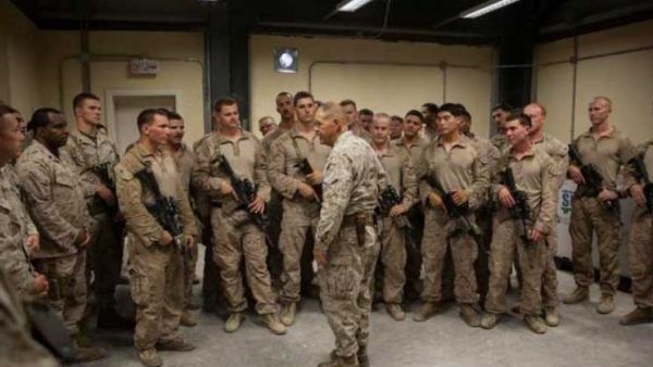 إصابة 11 شخصا في قاعدة للمارينز بإعياء إثر فتح رسالة مشبوهة
