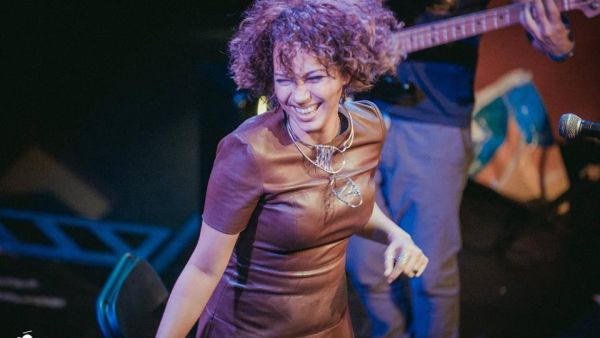 Maryam began her music career with participations in Baraka band, which reinterpreted Sheikh Imam’s songs with rock music, and Gawaz Safar band which she founded herself, before commencing her solo career. (Facebook)