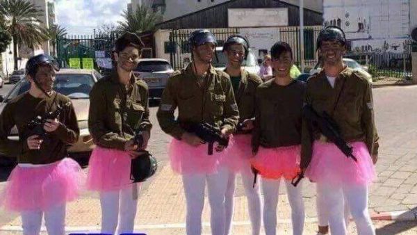 جنود اسرائيليون يحتفلون بعيد المساخر 