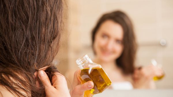 ماسك  زيت الخروع وزيت جوز الهند وزيت الزيتون لنمو الشعر ومنع تساقطه