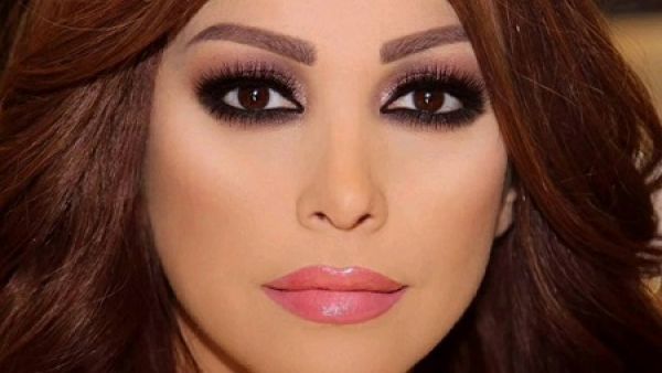 أمل حجازي ترتدي الحجاب و تعلن إعتزالها 