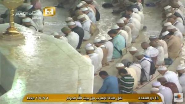 الصلاة في الحرم المكي تحت الأمطار الغزيرة