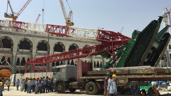 العاهل السعودي يأمر بصرف تعويضات لأسر الضحايا والمصابين
