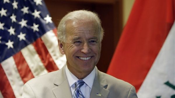 IRAQ, Baghdad : US Vice President Joe Biden smiles during his address to US troops during a naturalisation ceremony at Al-Faw Palace in Baghdad's Camp Victory on July 4, 2010. 