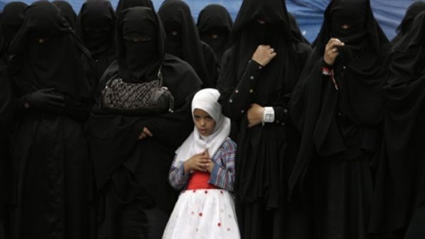 Amani Al-Sanawi: "Yemeni women must fight for their rights by participating and by contributing to development in the country" Amani Al-Sanawi: "Yemeni women must fight for their rights by participating and by contributing to development in the country"