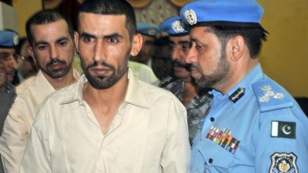 Hassan Mazawdeh and Qasem Sarhan walk past UN comrades upon their arrival in Khartoum following their release from captivity on Wednesday. (AFP PHOTO/EBRAHIM HAMID)