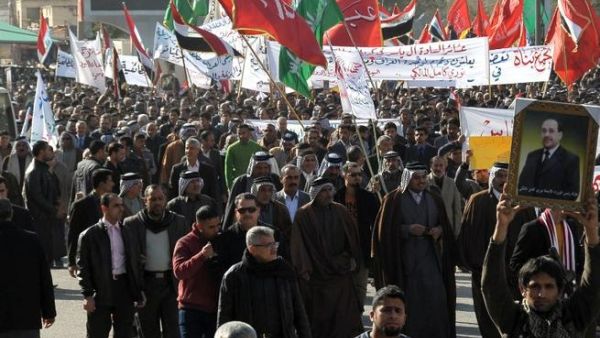 Iraqi protestors gather in support of Prime Minister Nuri al-Maliki in the city of Karbala, southwest of Baghdad, on Tuesday. (AFP PHOTO / STR)