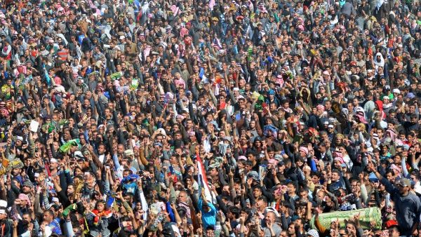 Iraqi anti-government protesters shout slogans following the weekly Friday prayers in the western city of Ramadi. (AFP PHOTO/AZHAR SHALLAL)