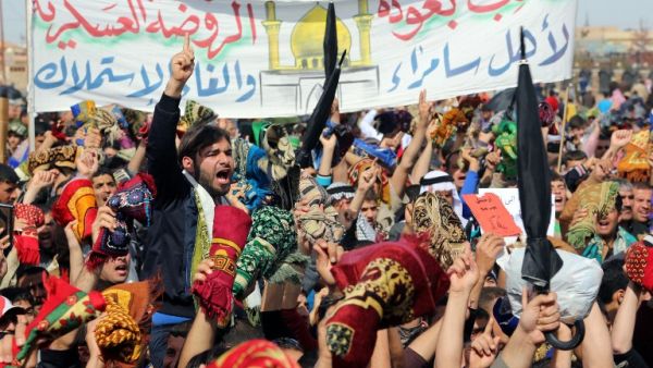 Iraqi protestors shout slogans during a demonstration in the Iraqi city of Samarra on Friday demanding the ousting of Prime Minister Nouri al-Maliki. (AFP PHOTO / MAHMOUD AL-SAMARRAI)
