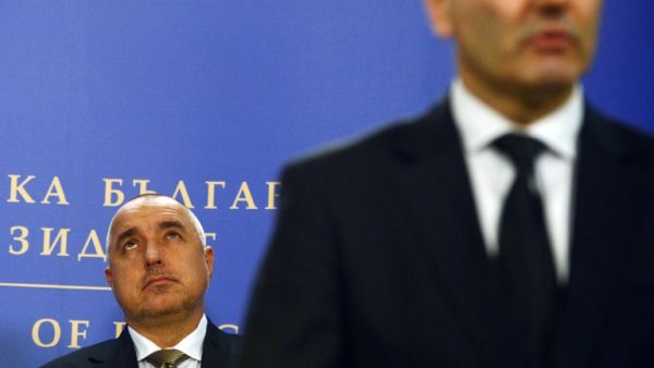 Bulgaria's Prime minister Boiko Borisov (L) listens to Interior minister Tsvetan Tsvetanov speaking. (AFP PHOTO / DIMITAR DILKOFF)