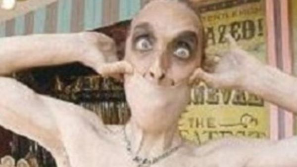 فم الرجل المطاط لثام له